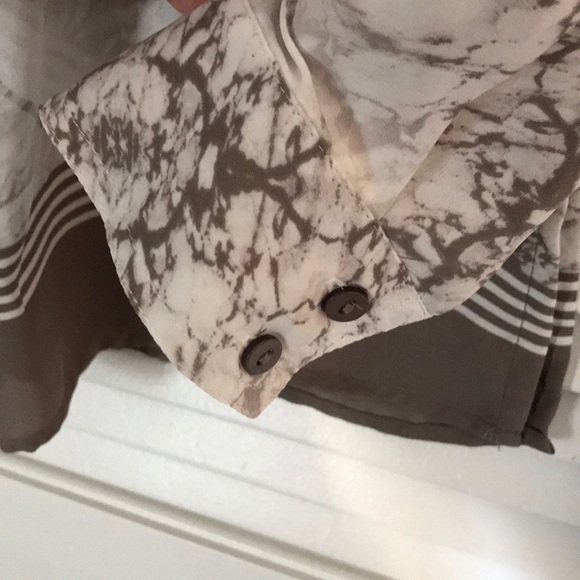 White/grey blouse. Never worn. - Picture 4 of 5